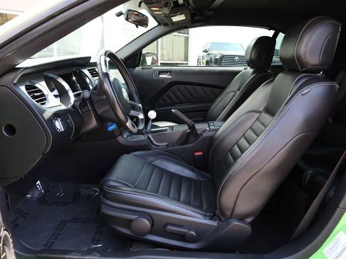 Used 2013 Ford Mustang GT RWD image 4