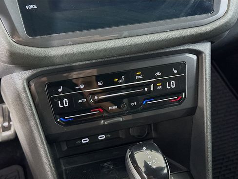 Used 2022 Volkswagen Tiguan SE R-Line image 24