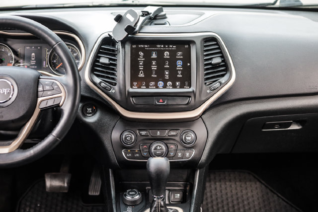 Used 2015 Jeep Cherokee Latitude w/ Comfort/Convenience Group AWD/4WD image 28