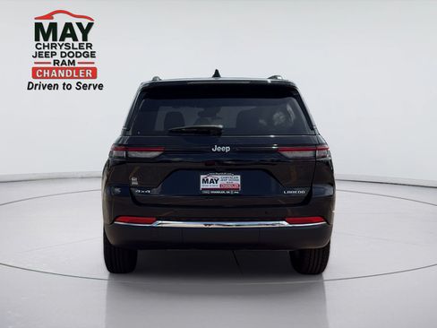 Certified 2024 Jeep Grand Cherokee Laredo w/ Trailer Tow Package AWD/4WD image 6