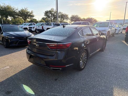 Used 2017 Kia Cadenza Premium w/ Luxury Package FWD image 5