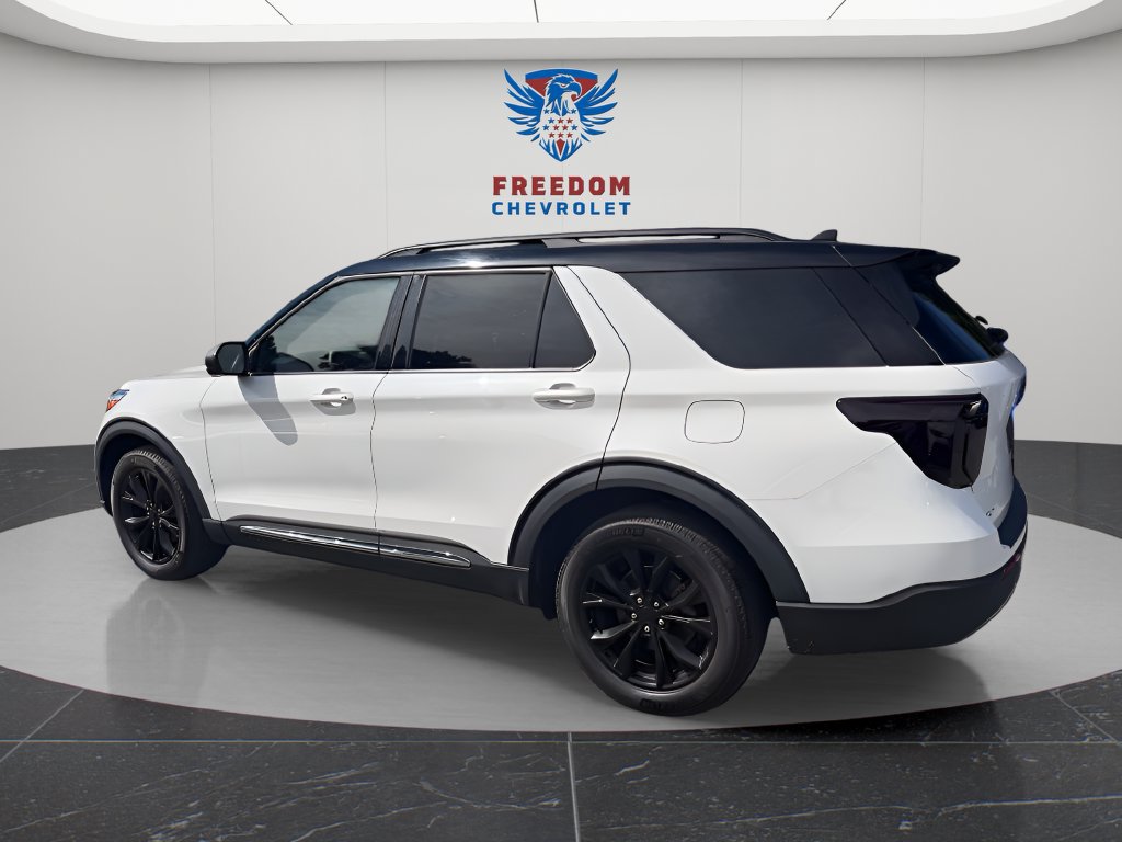Used 2020 Ford Explorer XLT w/ Equipment Group 202A AWD/4WD image 3