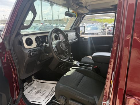 Used 2021 Jeep Wrangler Unlimited Sport AWD/4WD image 32