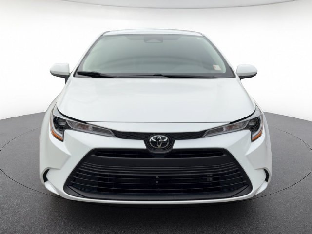 Used 2025 Toyota Corolla LE w/ Convenience Package FWD image 9