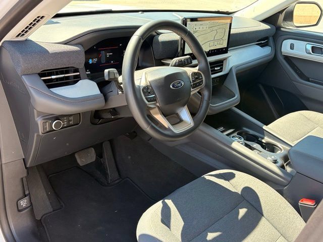 Used 2025 Ford Explorer Active RWD image 13