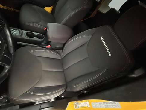 Used 2015 Jeep Wrangler Unlimited Rubicon w/ Connectivity Group image 14