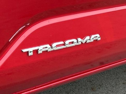 Used 2025 Toyota Tacoma SR5 AWD/4WD image 13