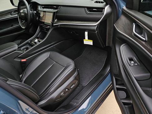New 2026 Jeep Grand Cherokee Limited w/ Limited Altitude Package RWD image 7