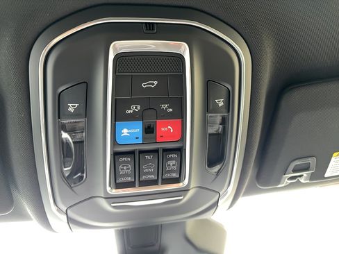 Used 2026 Jeep Grand Cherokee Limited w/ Limited Altitude Package AWD/4WD image 29