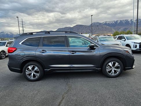 Used 2025 Subaru Ascent Premium AWD/4WD image 2