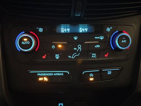 Used 2019 Ford Escape SE image 19