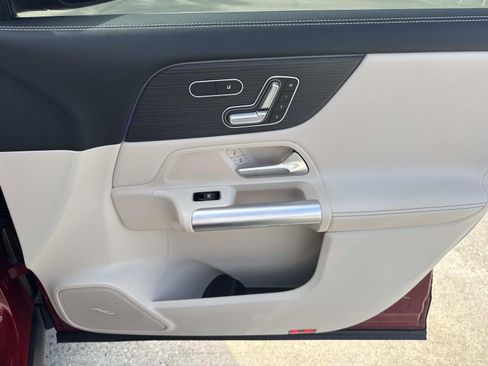 Used 2025 Mercedes-Benz GLA 250 image 14