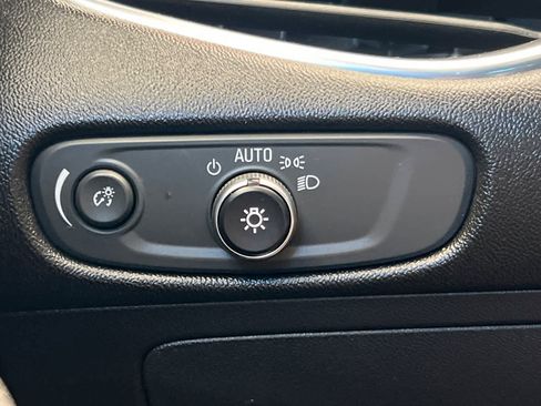 Used 2018 Chevrolet Malibu LT FWD image 29