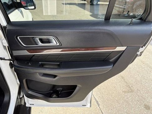 Used 2017 Ford Explorer Platinum AWD/4WD image 27