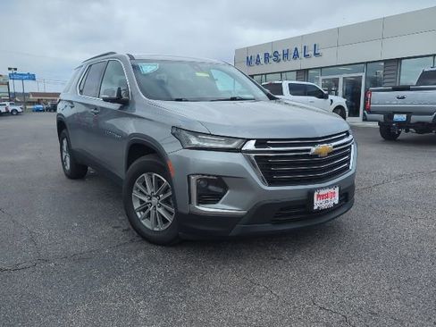 Used 2023 Chevrolet Traverse LT FWD image 2