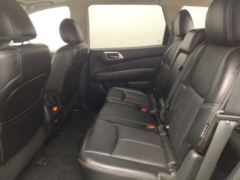 Used 2019 Nissan Pathfinder Platinum image 18