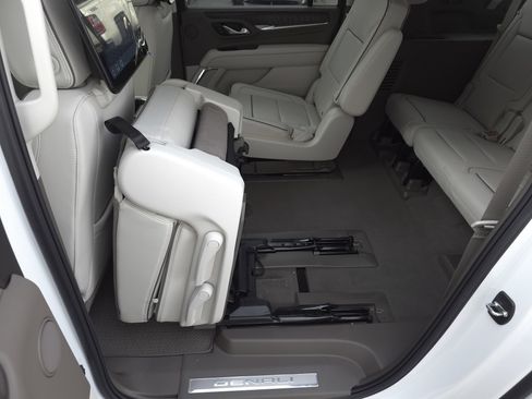 Used 2024 GMC Yukon XL Denali w/ Advanced Technology Package image 36