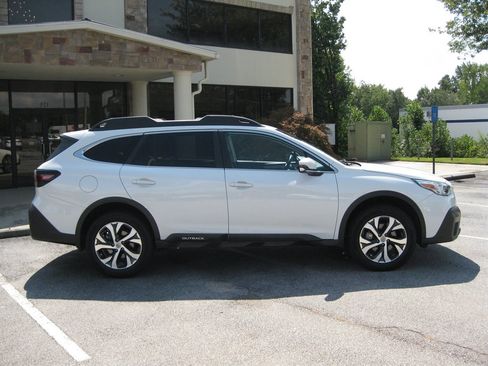 Used 2022 Subaru Outback Limited w/ Popular Package #2 AWD/4WD image 3