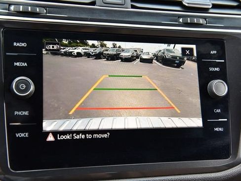 Certified 2023 Volkswagen Tiguan SE FWD image 12