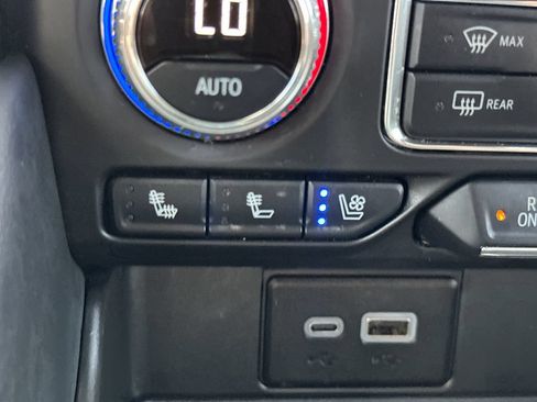 Used 2024 GMC Yukon AT4 w/ AT4 Premium Package AWD/4WD image 32