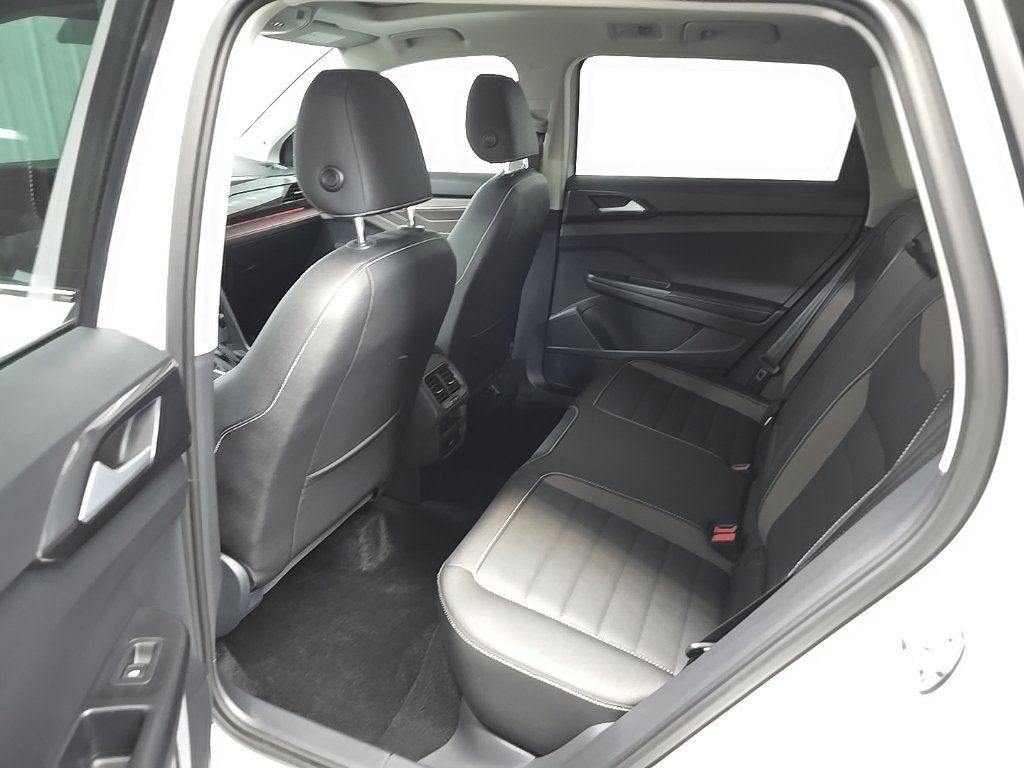 Used 2024 Volkswagen Taos SEL AWD/4WD image 32