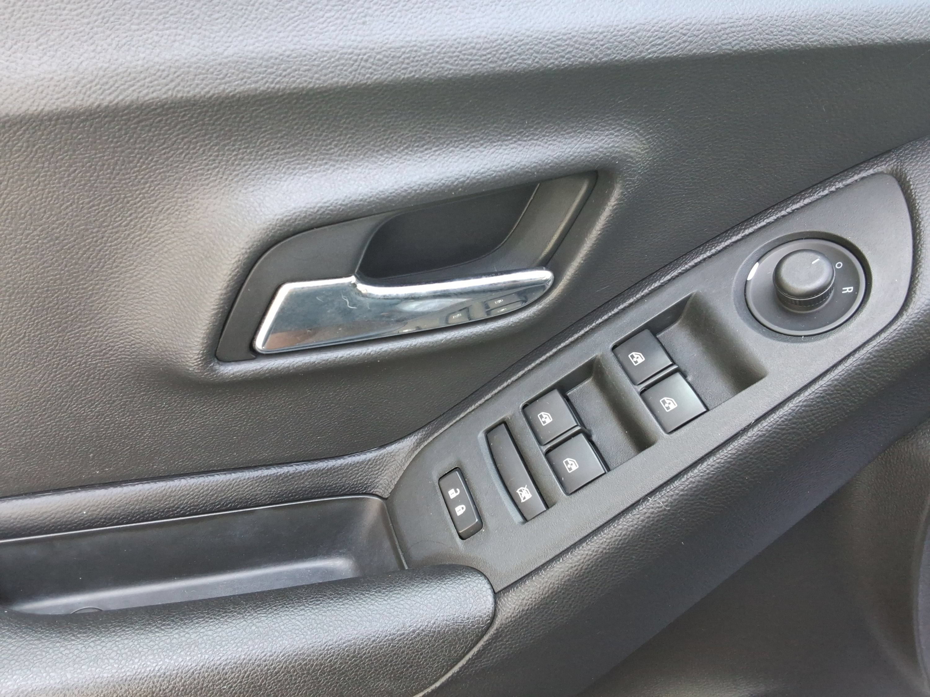 Used 2020 Chevrolet Trax LS w/ Tint and Cruise Package FWD image 18