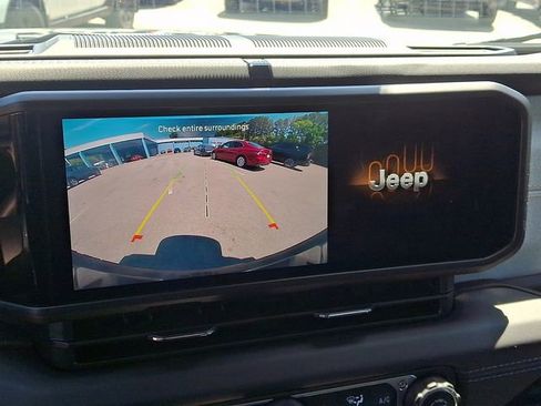 Used 2025 Jeep Wrangler Unlimited Sahara AWD/4WD image 20