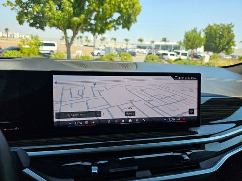 Used 2025 BMW X6 xDrive40i image 42