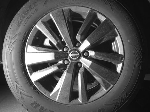 Used 2025 Nissan Pathfinder SV image 15