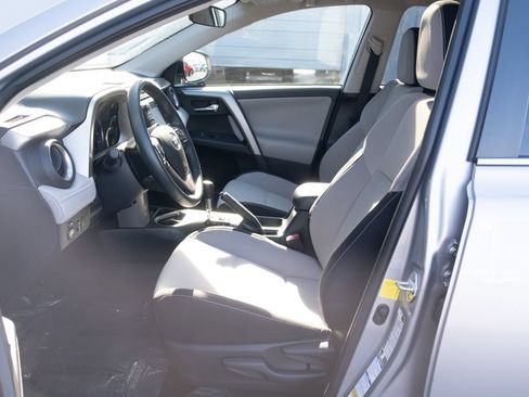 Used 2017 Toyota RAV4 XLE AWD/4WD image 11