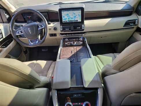Used 2021 Lincoln Navigator Reserve image 14