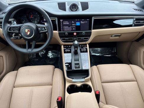 Used 2025 Porsche Macan image 6