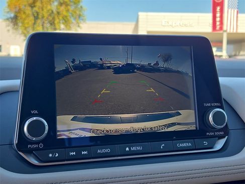 Used 2025 Nissan Rogue SV image 24