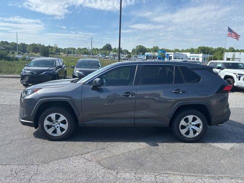 Used 2022 Toyota RAV4 LE FWD image 4