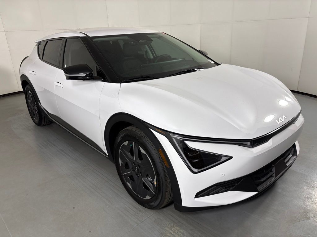 New 2026 Kia EV6 Light RWD image 2