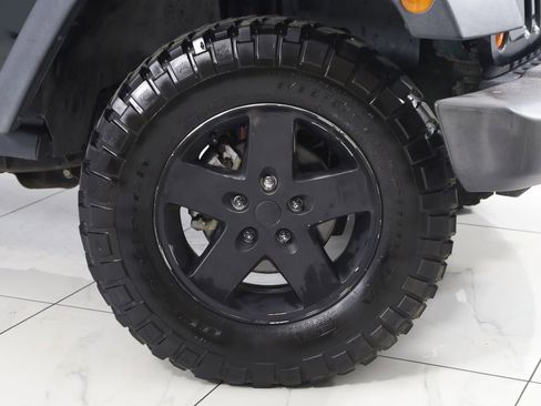 Used 2012 Jeep Wrangler Unlimited Rubicon AWD/4WD image 12