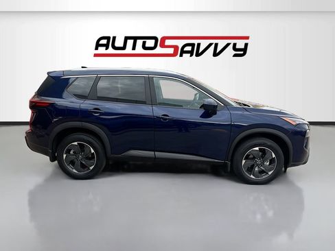 Used 2024 Nissan Rogue SV w/ SV Premium Package image 8