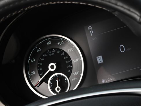 Used 2024 Genesis GV70 2.5T w/ Advanced Package image 35