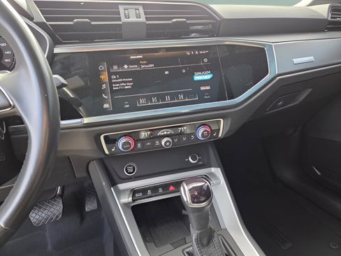 Used 2024 Audi Q3 2.0T Premium image 7