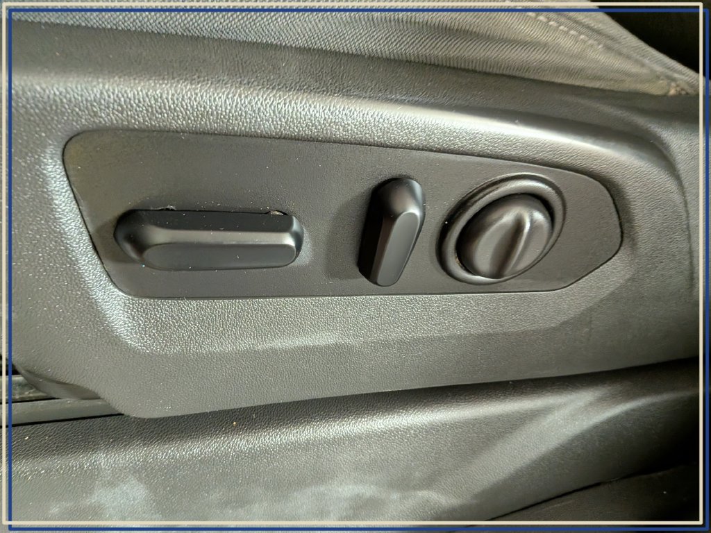 Certified 2021 Chevrolet Silverado 1500 LT AWD/4WD image 16