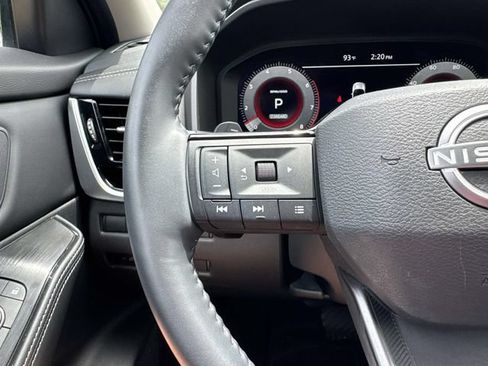 Used 2025 Nissan Rogue SL FWD image 29