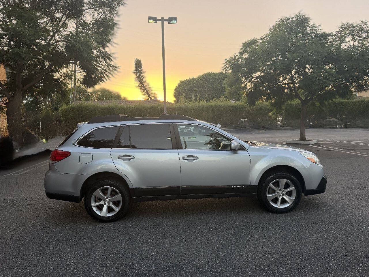 Used 2013 Subaru Outback 2.5i Limited AWD/4WD image 7