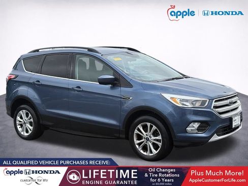 Used 2018 Ford Escape SE w/ SE Sync 3 Package AWD/4WD image 1