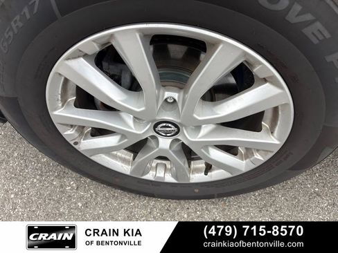 Used 2018 Nissan Rogue SV AWD/4WD image 7