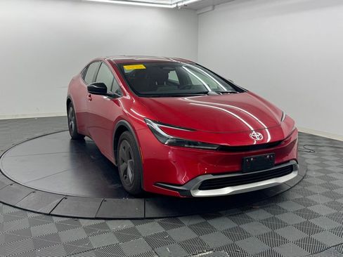 Used 2025 Toyota Prius Plug-In Hybrid FWD image 3