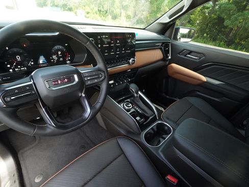 Used 2026 GMC Canyon AT4 w/ Technology Plus Package AWD/4WD image 24