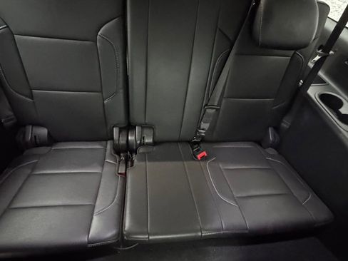 Used 2020 GMC Yukon XL SLT w/ Premium Edition image 10