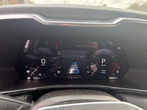 Used 2024 GMC Canyon Elevation w/ Convenience Package image 16