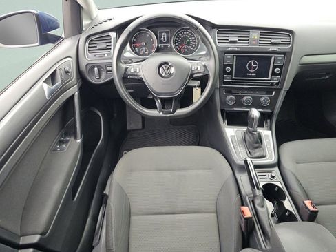 Used 2019 Volkswagen Golf S image 4