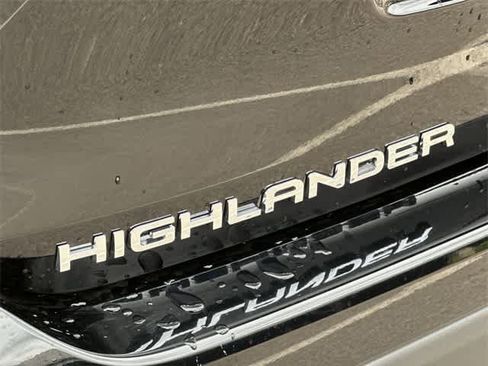 New 2024 Toyota Highlander XLE image 30